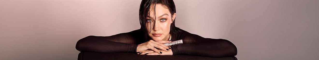 Maybelline Eye Makeup products illustrative banner image - Close up of a two women wearing Eyeshadow